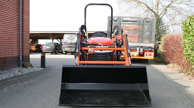 Hinomoto HM3025 mit Frontlader