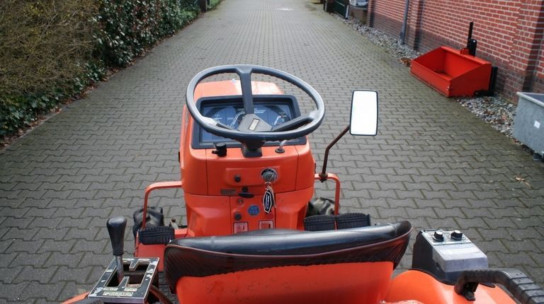 Kubota B1-15
