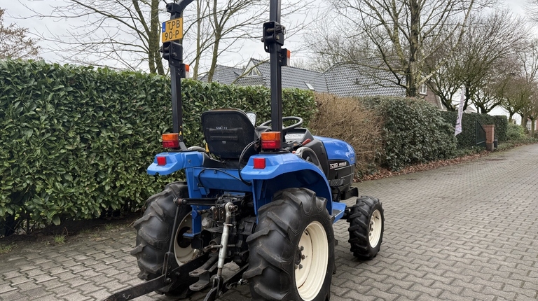 New Holland TC18D