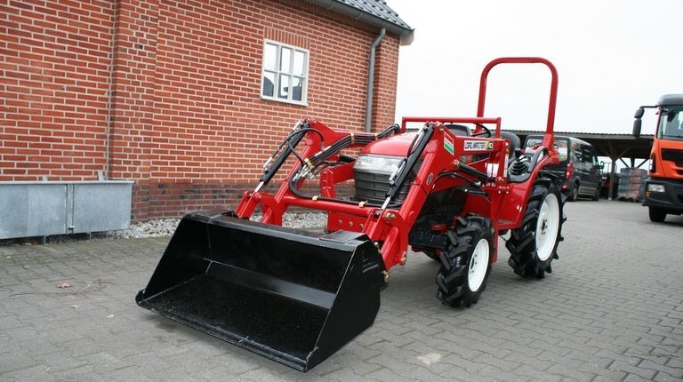 Yanmar AF-17 mit Frontlader