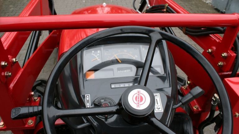 Yanmar AF-17 mit Frontlader